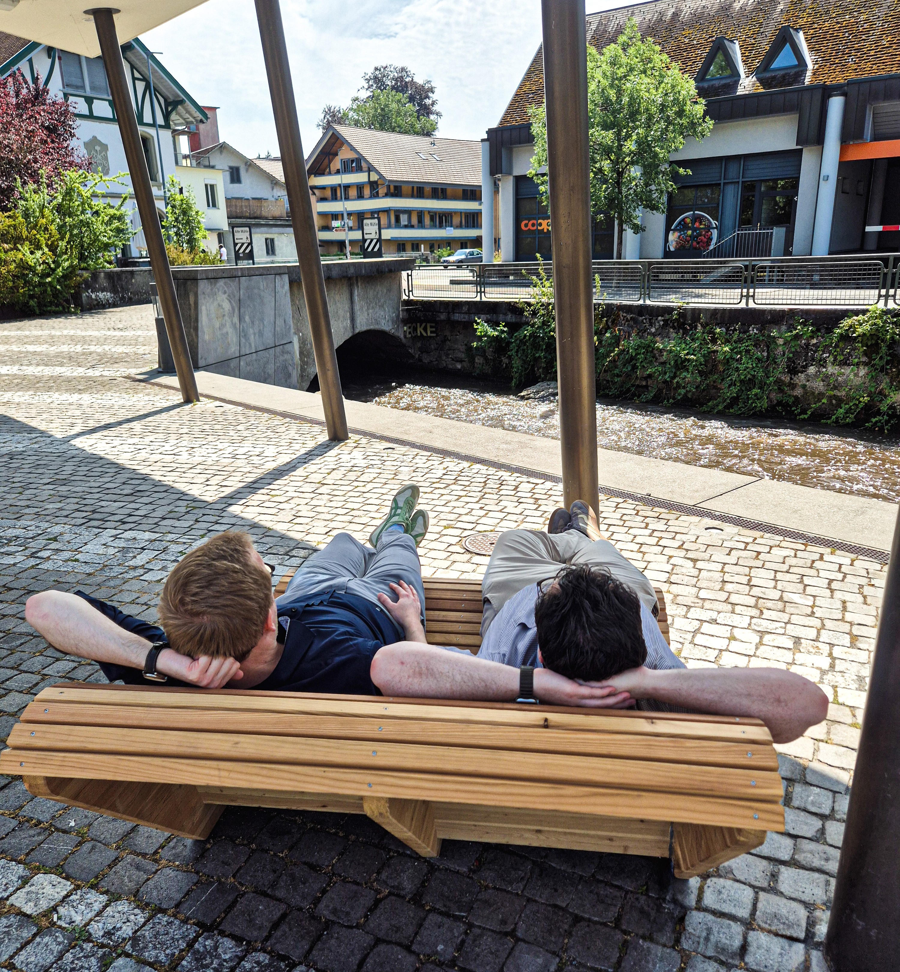 Test bestanden! Die Liegen bieten genug Platz für zwei Personen. 